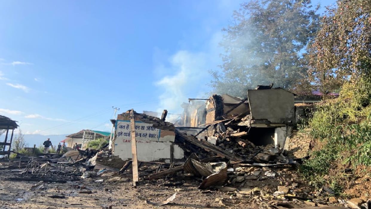 Fire broke out in the Cooperative Society building kalbog, 60 lpg cylinders also exploded, people were scared