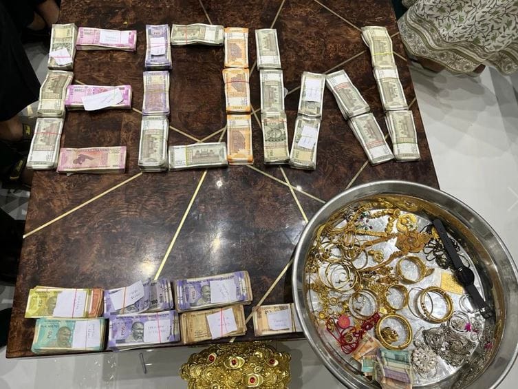 Jabalpur EOW Raid 16 lakh cash found at Jabalpur RTO house