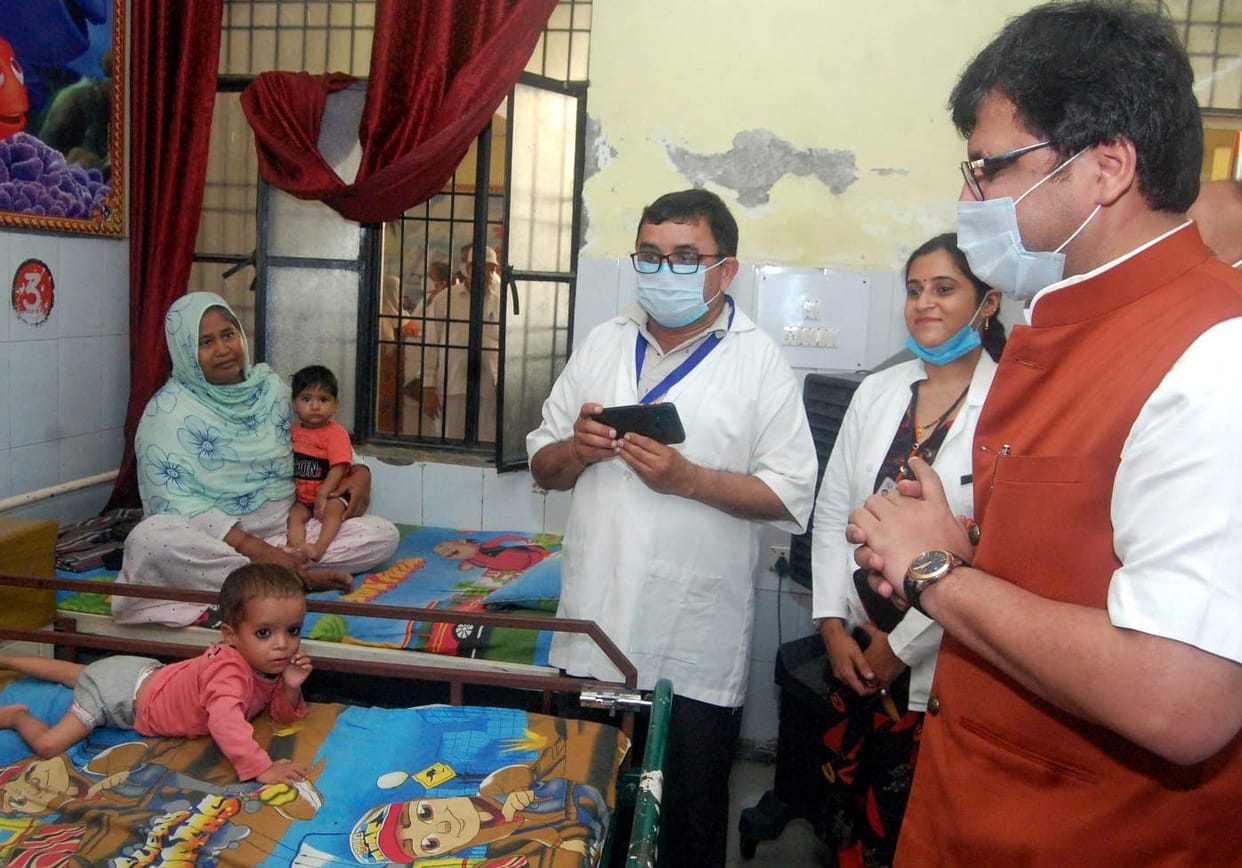 The minister in charge saw the arrangements in the district hospital