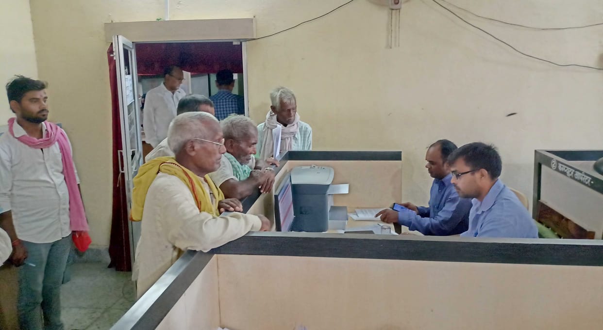 Pension of 18 thousand elderly people hanging in the face of Aadhaar authentication