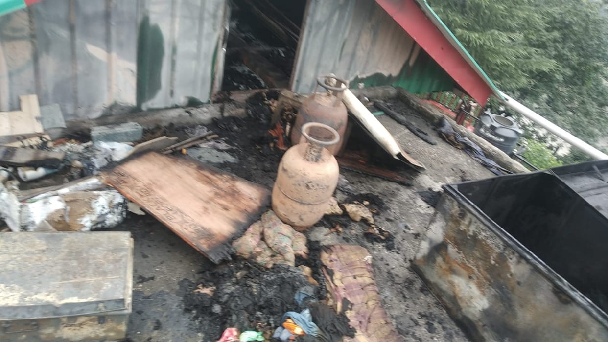 Two and a half storey house of two brothers ashes in Tharas