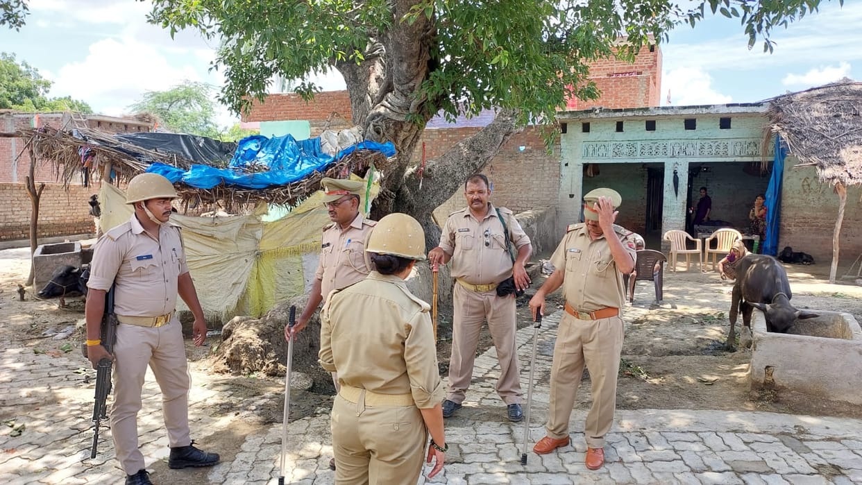 two sides fight in old enmity in Hardoi,, report filed on 22 named 52 unknown people