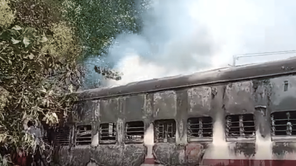 MP News: Train Catches Fire in Katni Railway Station's Washing Pit