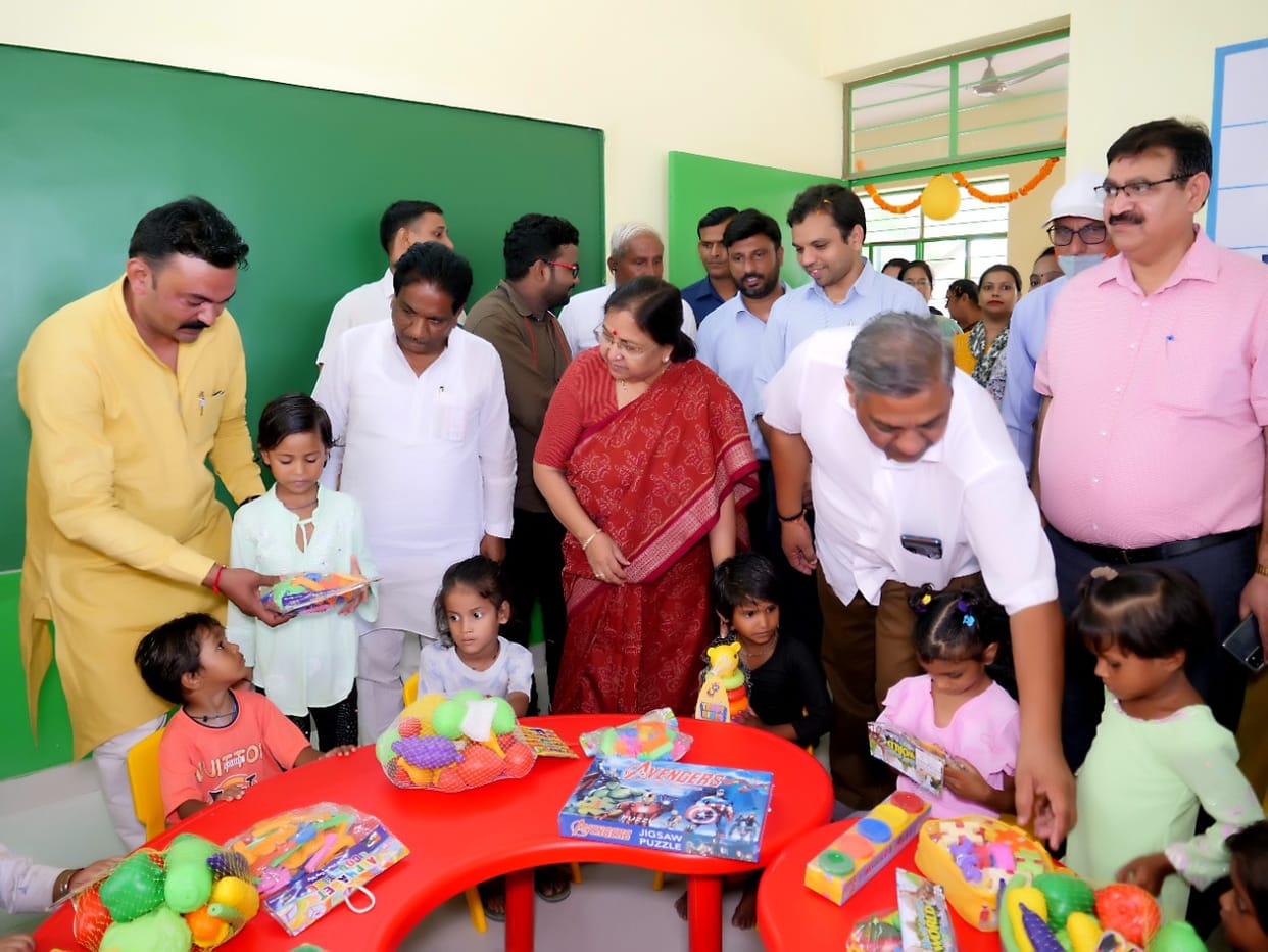 Work with honesty and hard work: Maurya