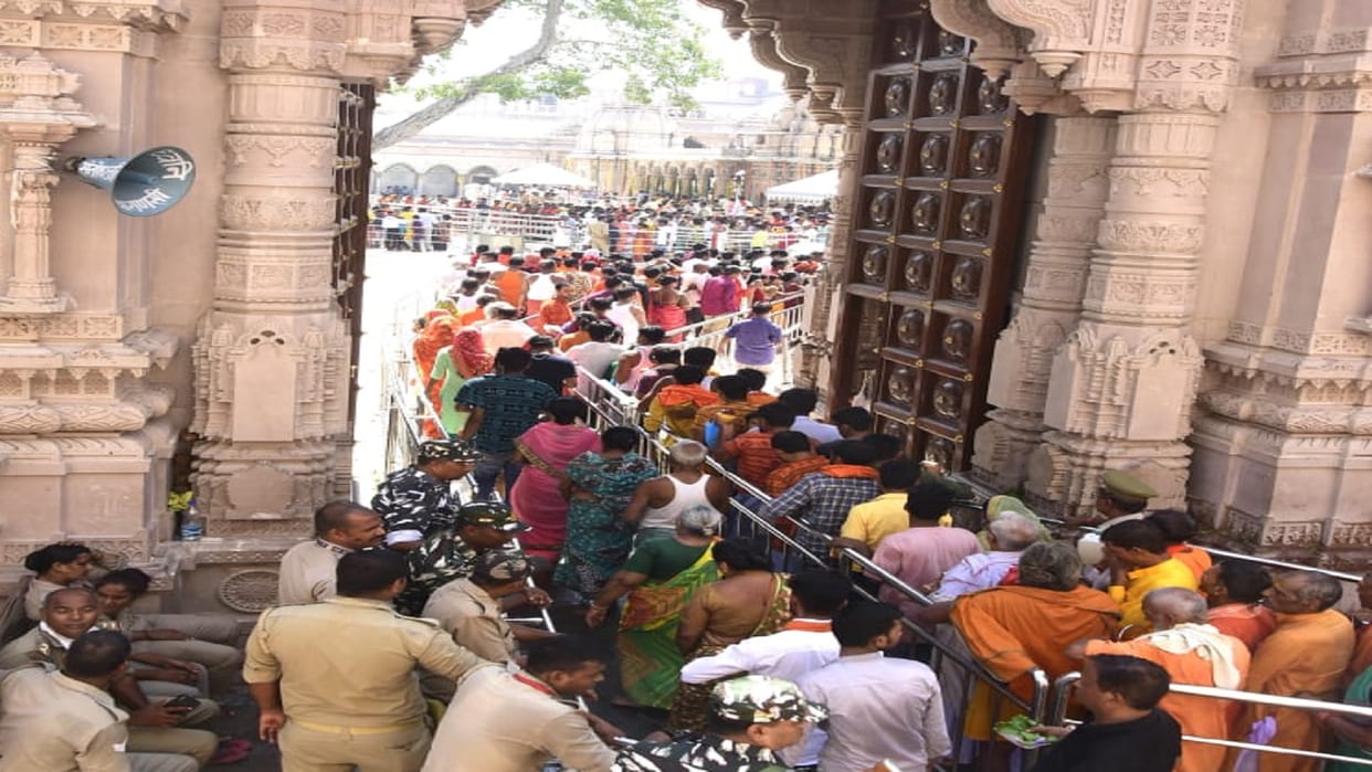 Offering of five crores in Kashi Vishwanath more than one crore devotees reached in kashi dham