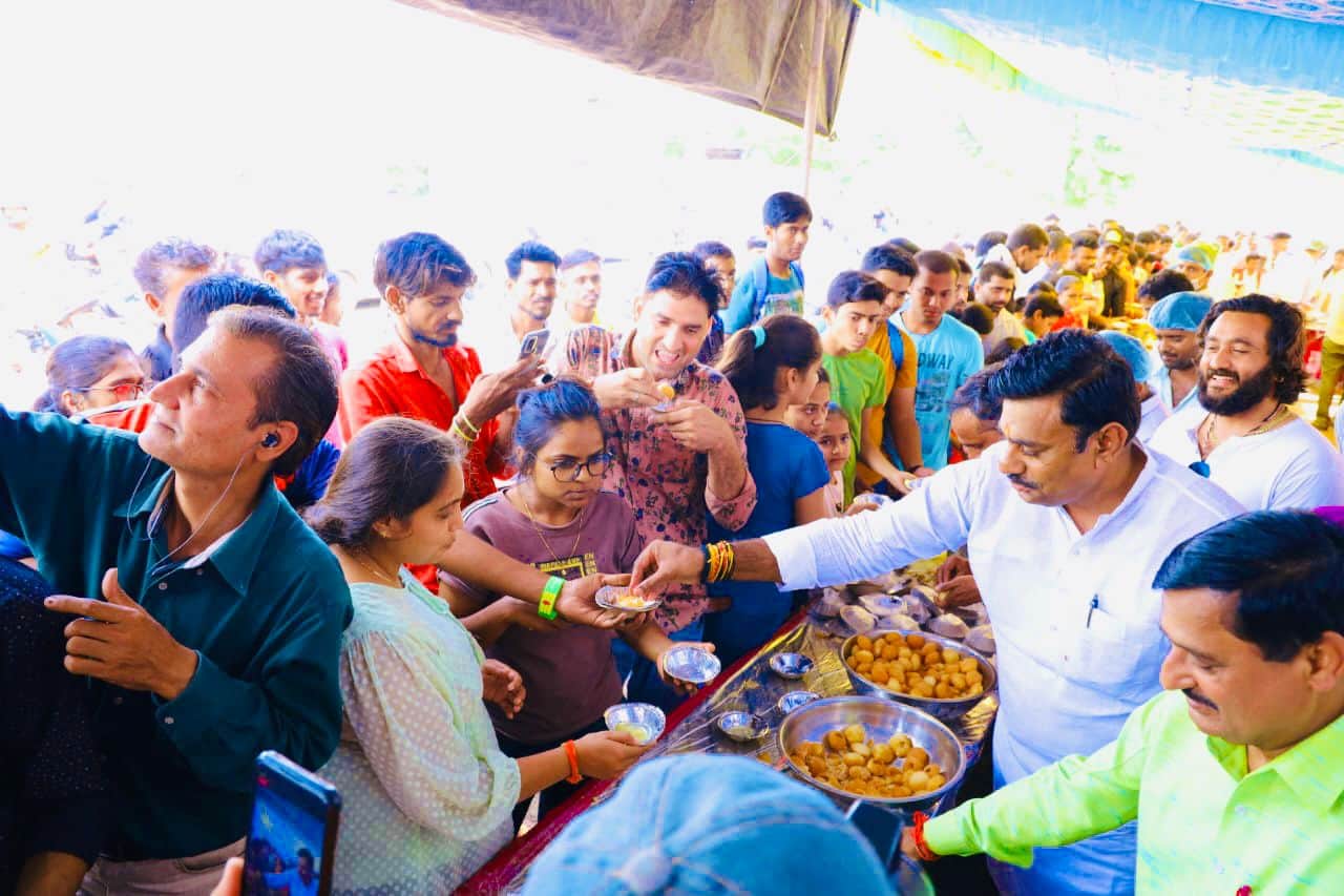 MP News: Celebrated daughter's birthday in a unique way, feed 1 lakh golgappas to the public for free