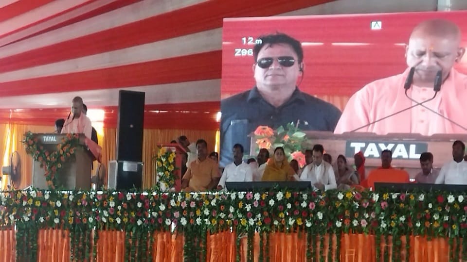 cm yogi adityanath attack on samajwadi party said they divide people we connect everyone