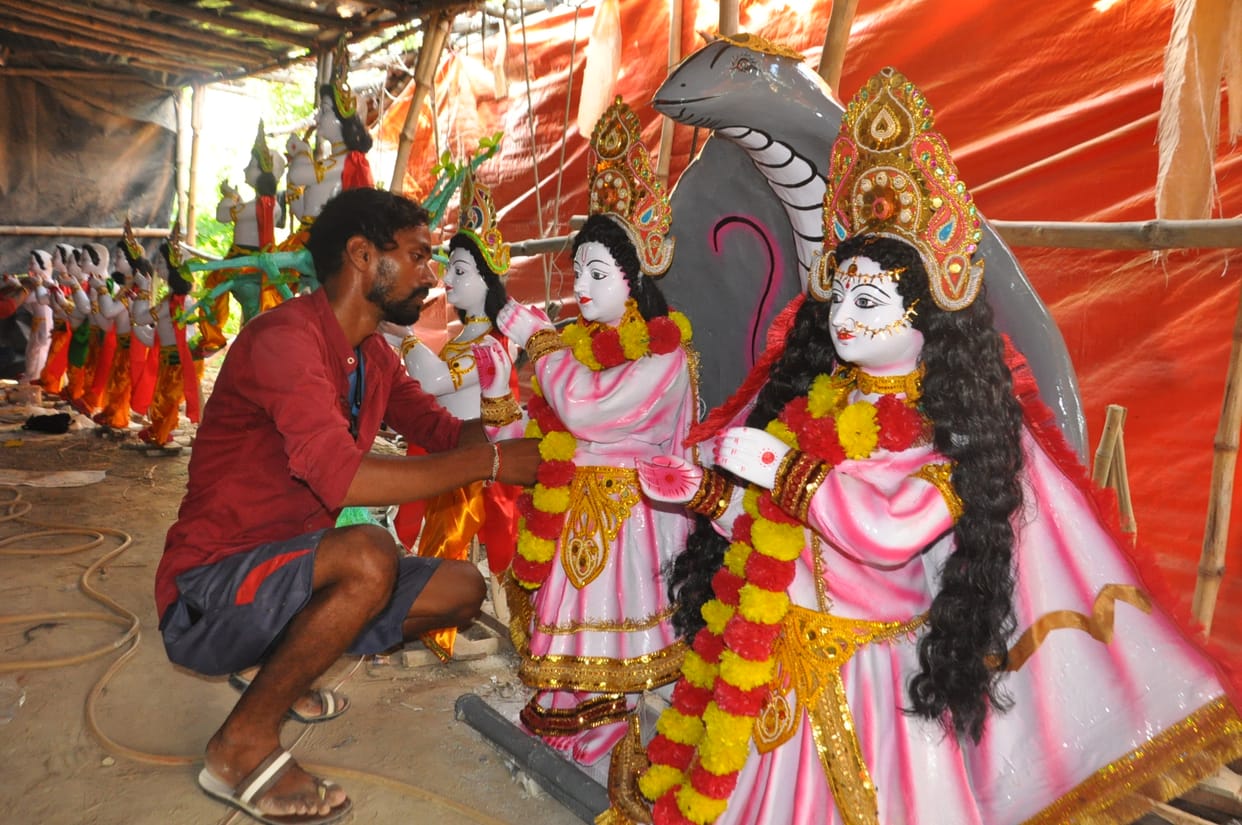Beautiful idols of Bal Gopal sold in the markets
