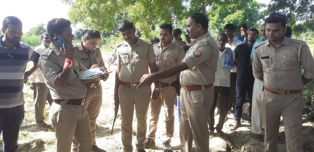 Kannauj: The body of a junk laborer found hanging on the noose