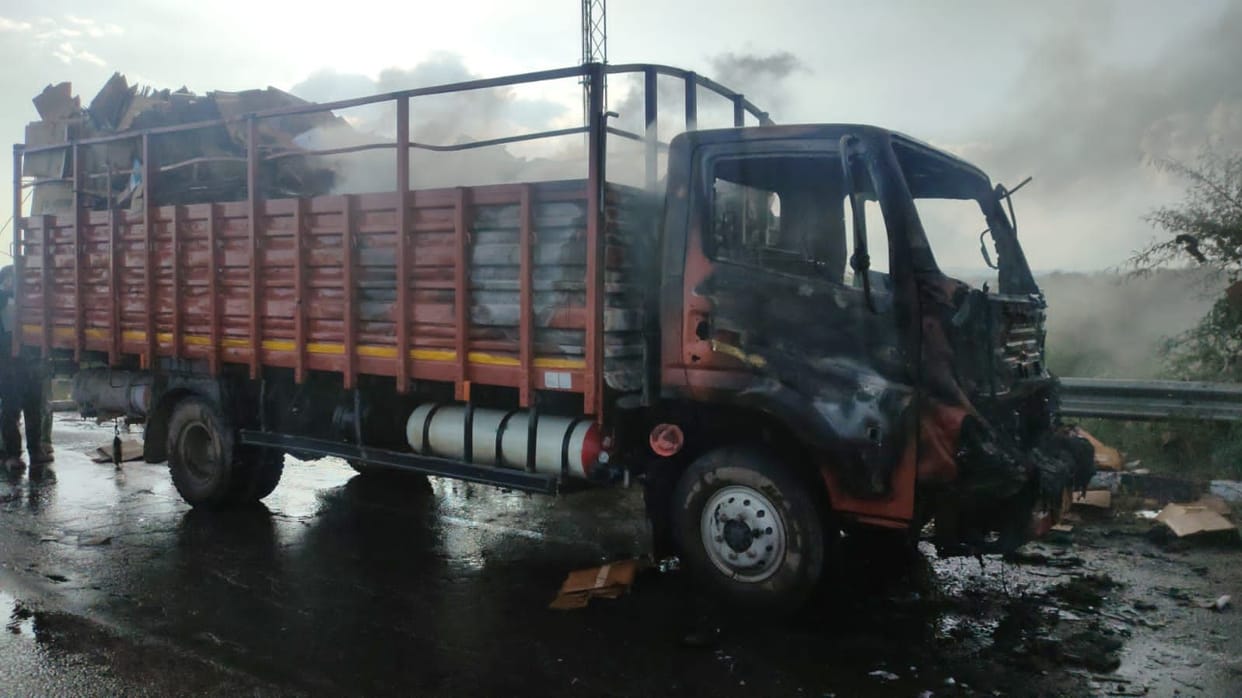 Fire breaks out in canter on Delhi-Jaipur National Highway, goods and vehicles completely burnt