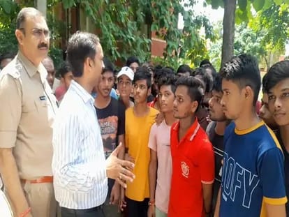 Navodaya school students locked themselves in hostel demand to call azamgarh DM