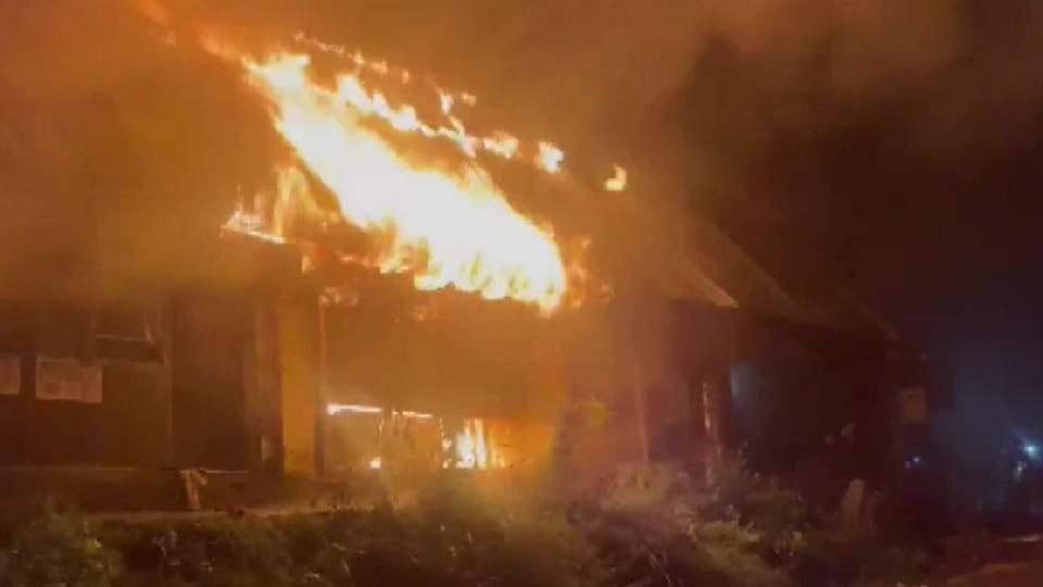 Jammu kashmir News : fire in Sultanpora Kandi area in Baramulla