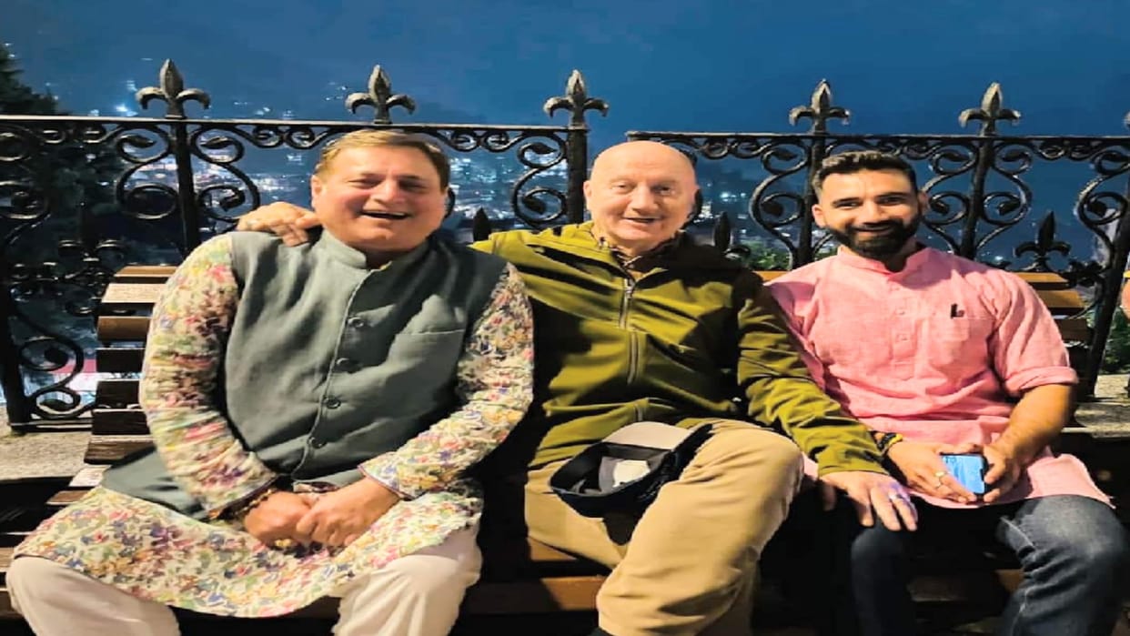 Actor Anupam Kher spent relaxing moments with friends at shimla