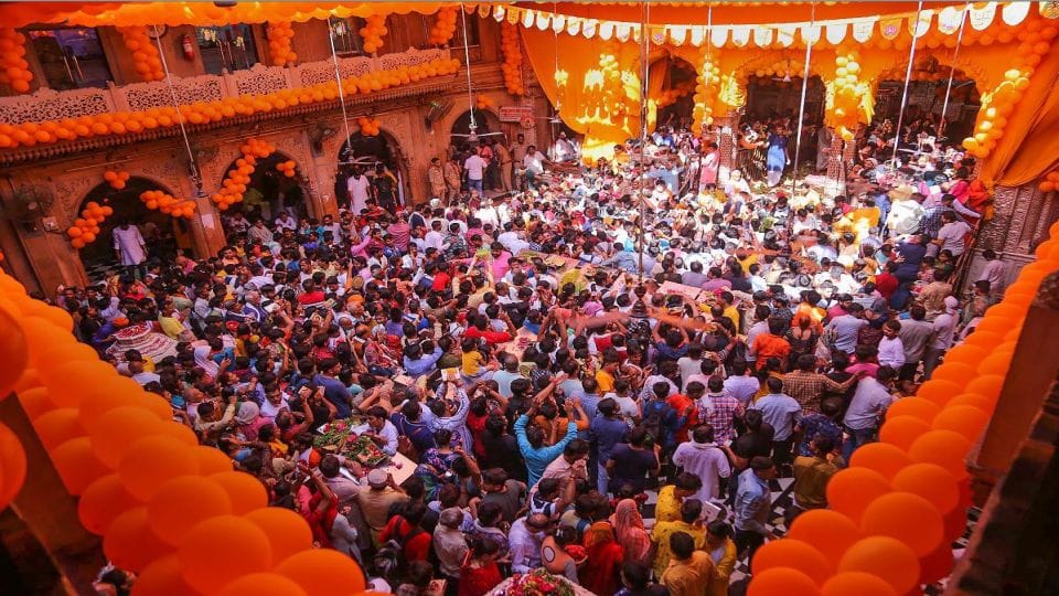 crowd of devotees gathered again in Banke Bihari temple after accident in vrindavan