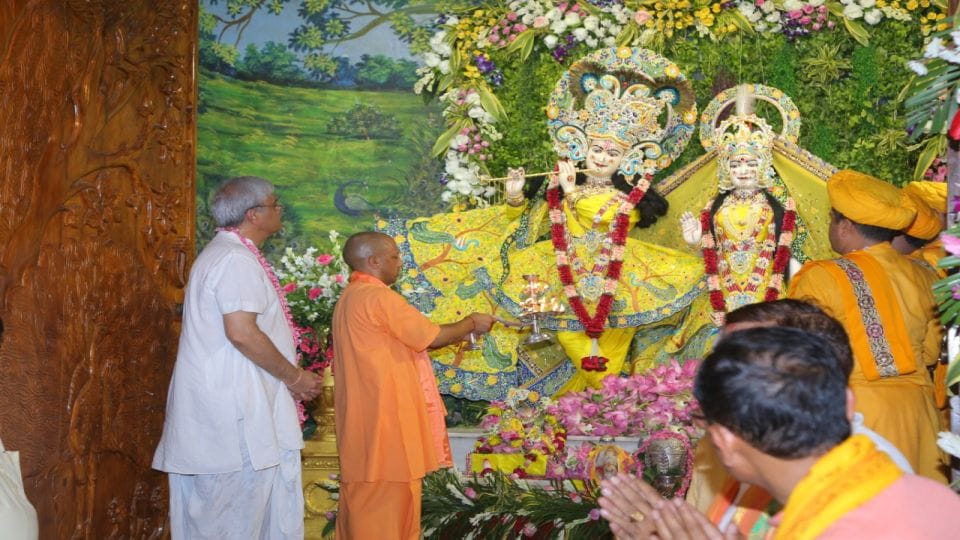 Huge crowd of devotees gathered at Shri Krishna Janmashtami Mathura on Janmashtami