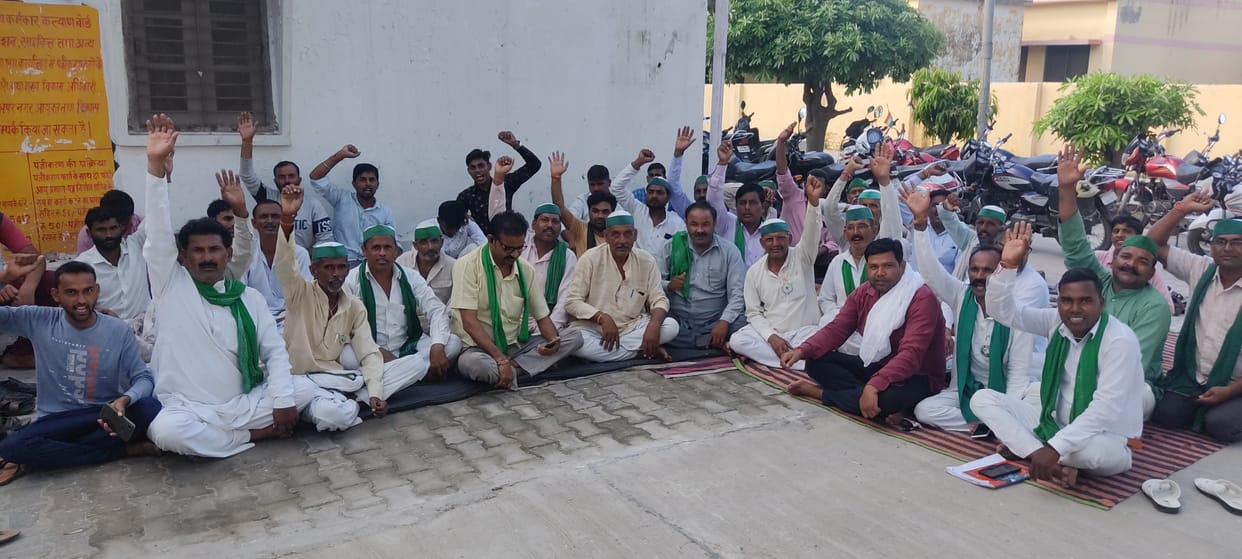 Farmers sitting on dharna demanding action in Lakhimpur episode