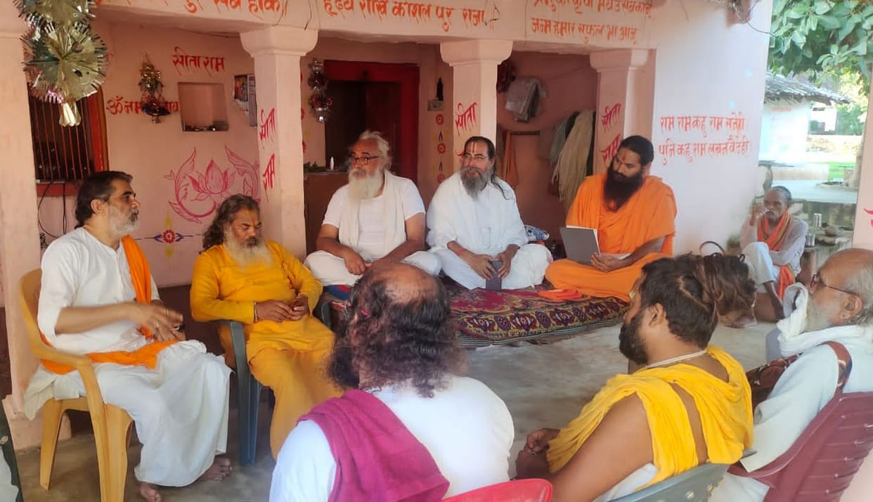 Chitrakoot: Saints and saints protest against encroachment removal campaign, accused of plotting to demolish ancient monastery temple building
