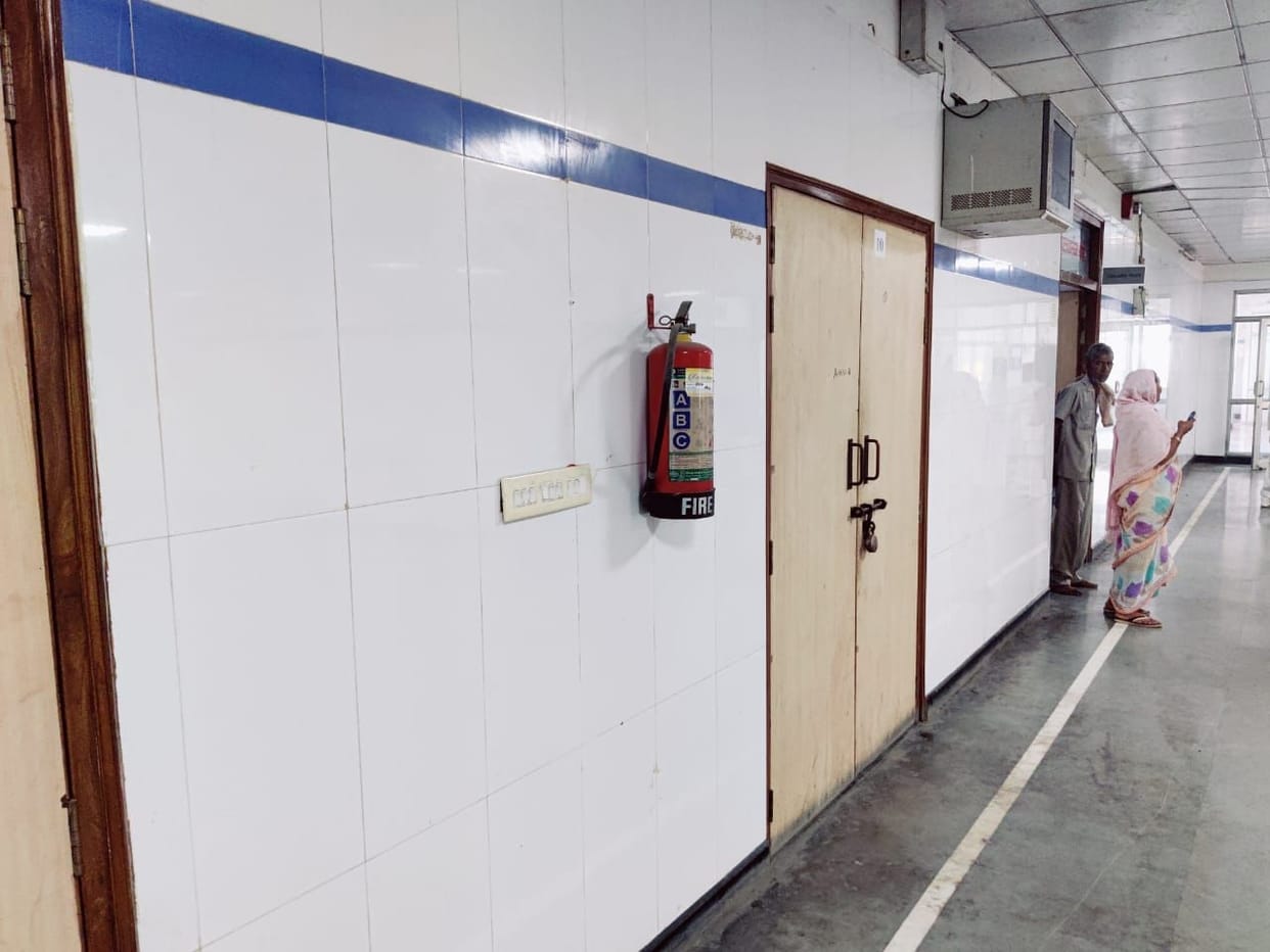 Kannauj: Big negligence in medical college, expired fire extinguishers