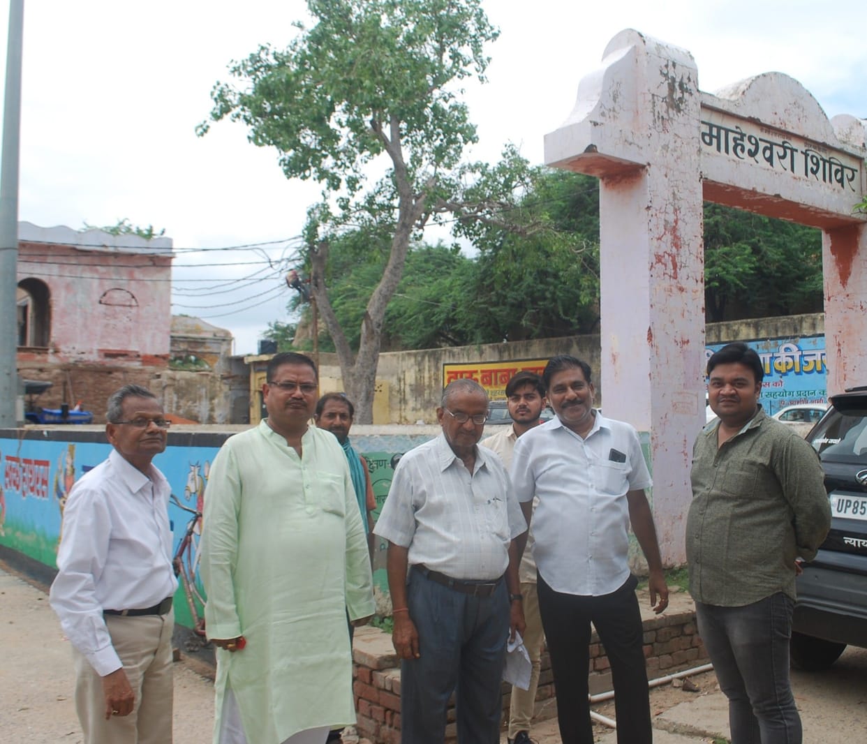 Receiver camp being set up at Maheshwari camp site, protest