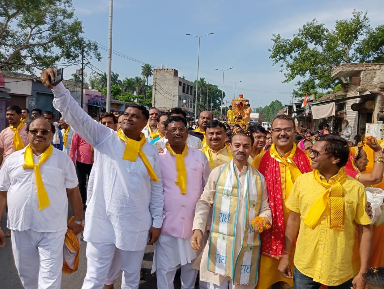 Hathras: Shri Krishna Janmashtami celebrated with pomp, took out Prabhat Pheri