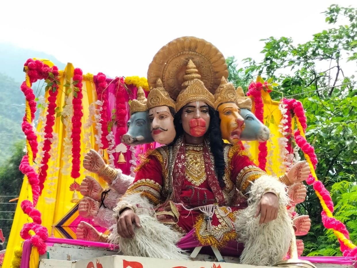 Procession taken out with pomp on Janmashtami