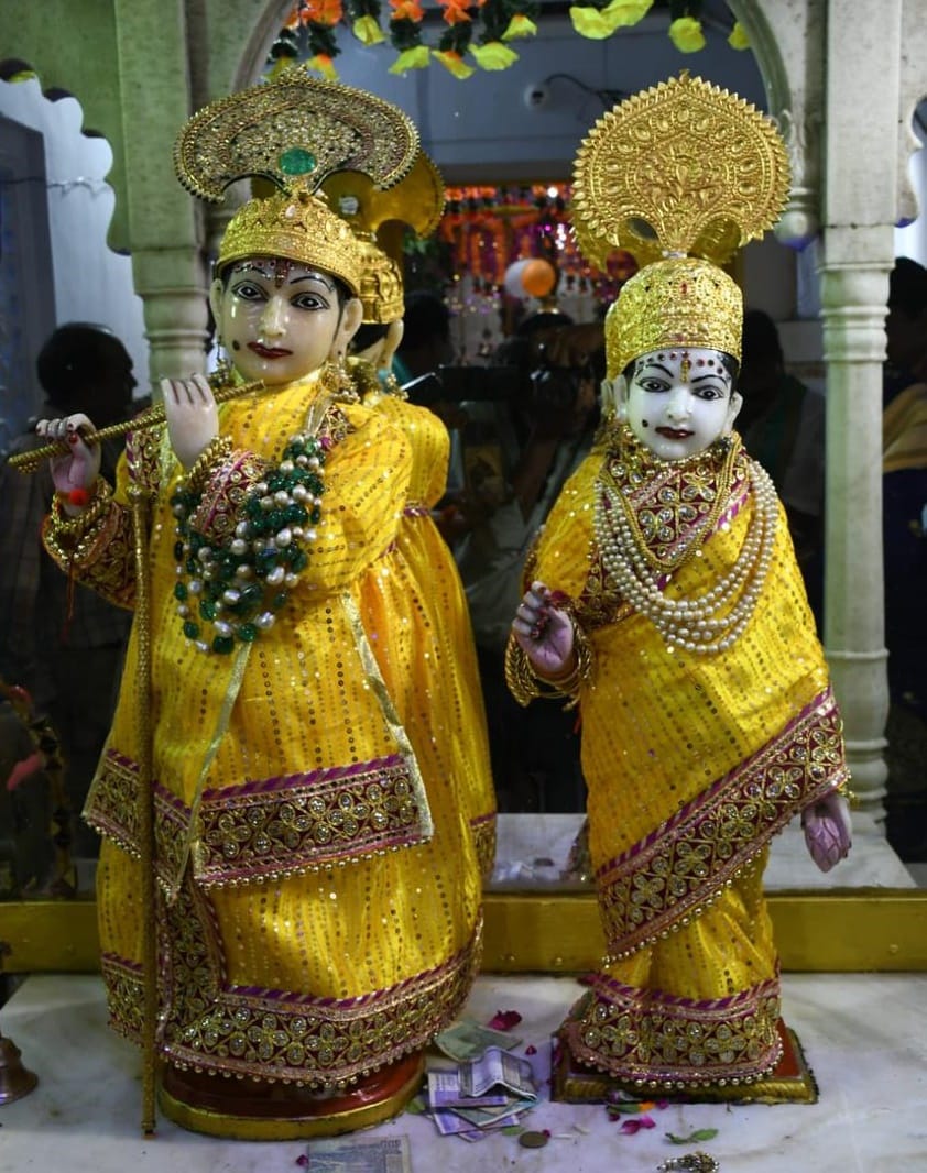 Idols in Gwalior Gopal Mandir adorned with jewellery worth over 100 crore on Janmashtami