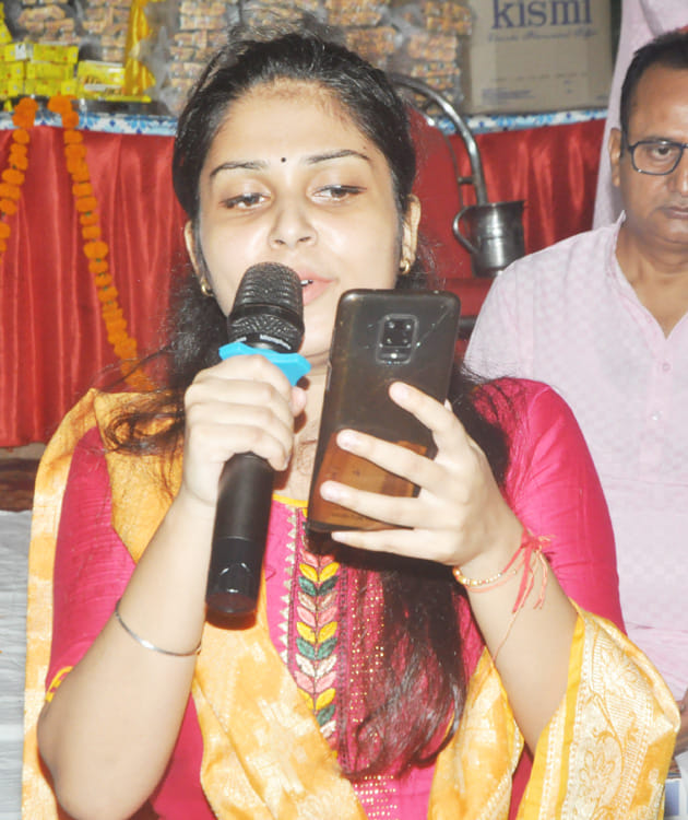 Devotees danced fiercely in the evening of Shri Krishna's birth anniversary