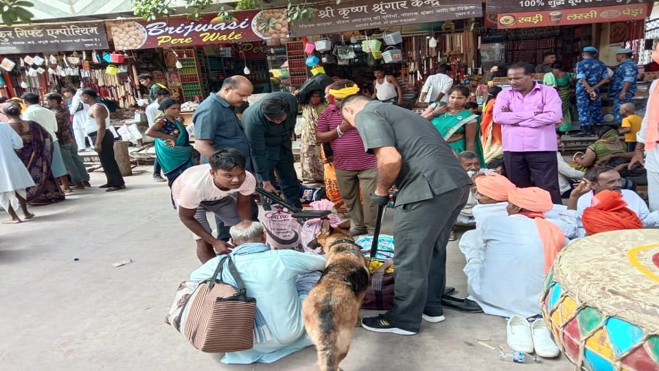 Krishna Janmashtami 2022 Security On High Alert In Mathura And Vrindavan BDS and dog squad alert
