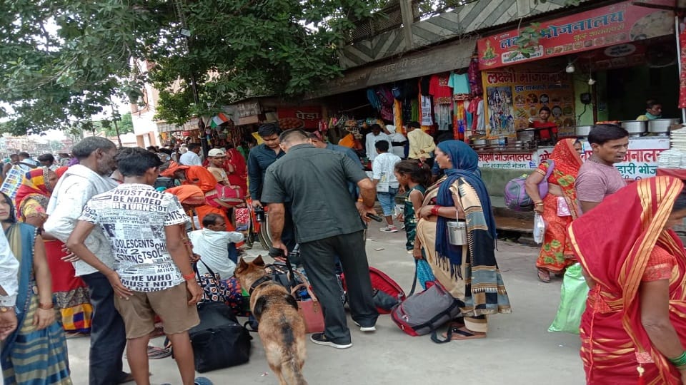 Krishna Janmashtami 2022 Security On High Alert In Mathura And Vrindavan BDS and dog squad alert
