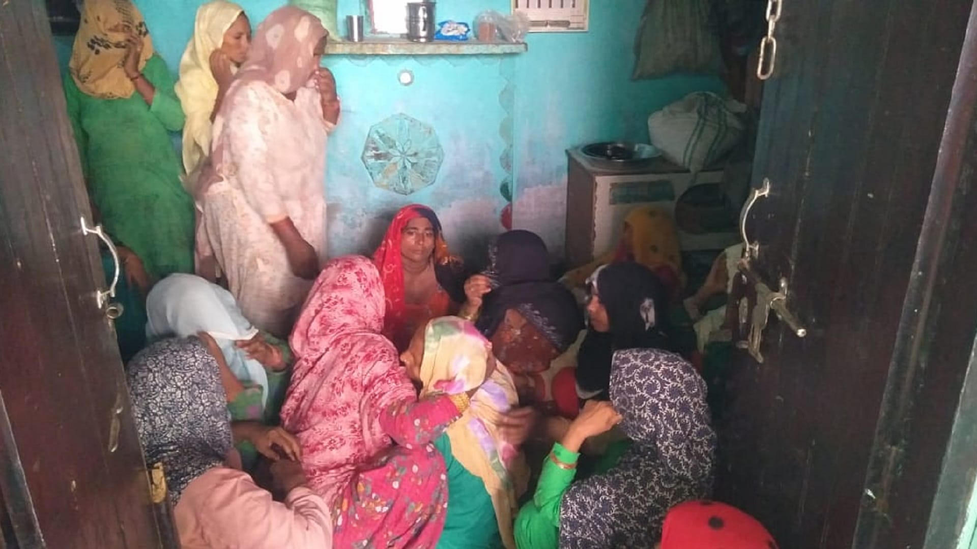 Shamli Crime: Lover couple wanted to get married but died by consuming poison