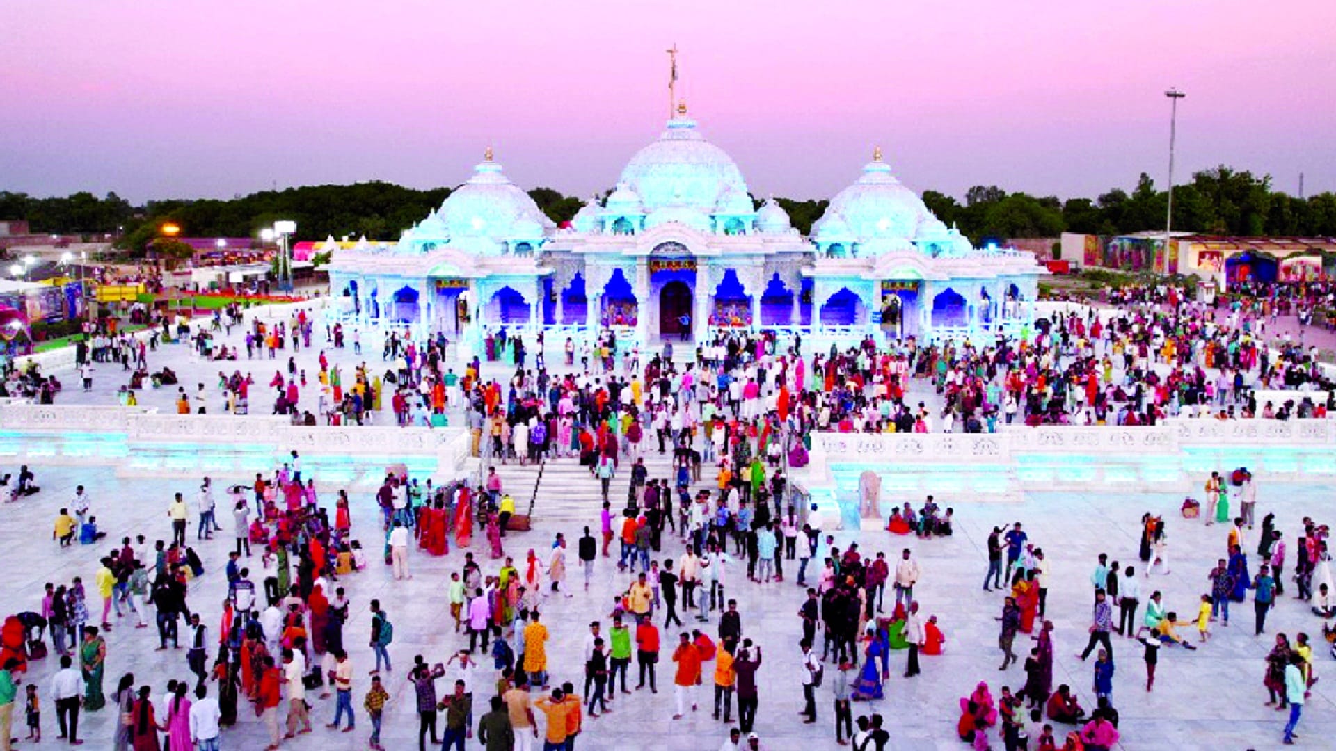 Shri Krishna Janmashtami there was an influx of faith in Bhakti Dham Mangarh