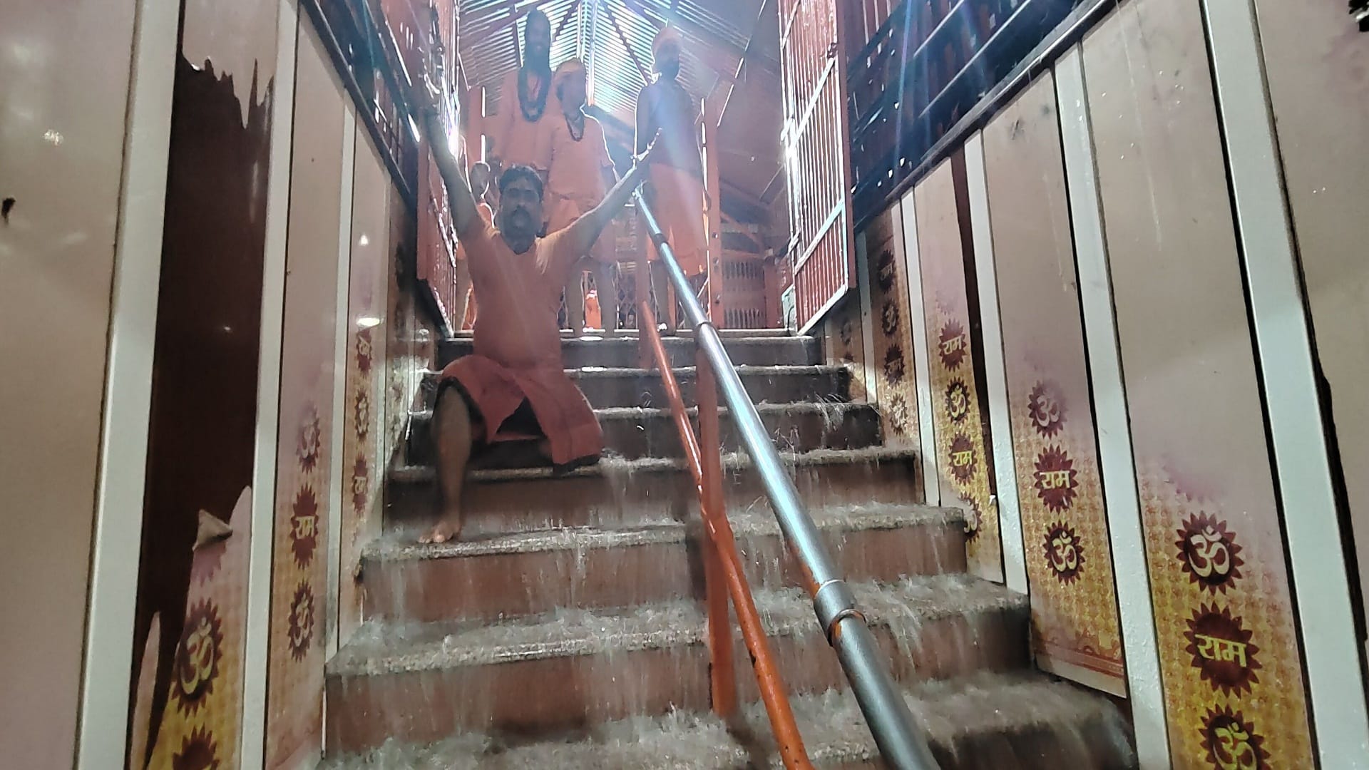 Maa Ganga bathed the Lete Hanuman Ji Prayagraj
