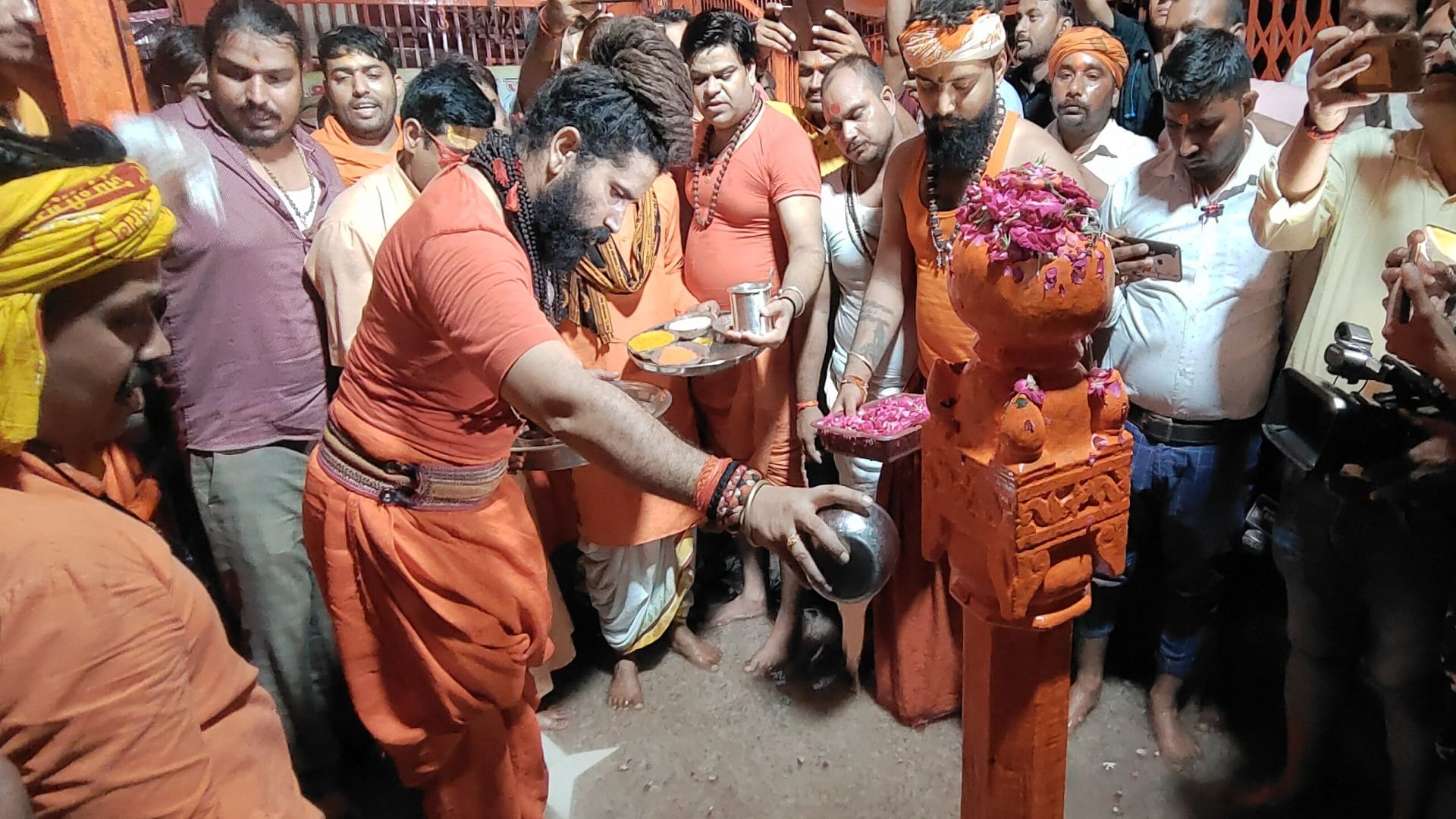 Maa Ganga bathed the Lete Hanuman Ji Prayagraj