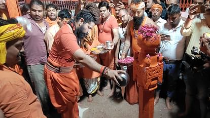 Maa Ganga bathed the Lete Hanuman Ji Prayagraj