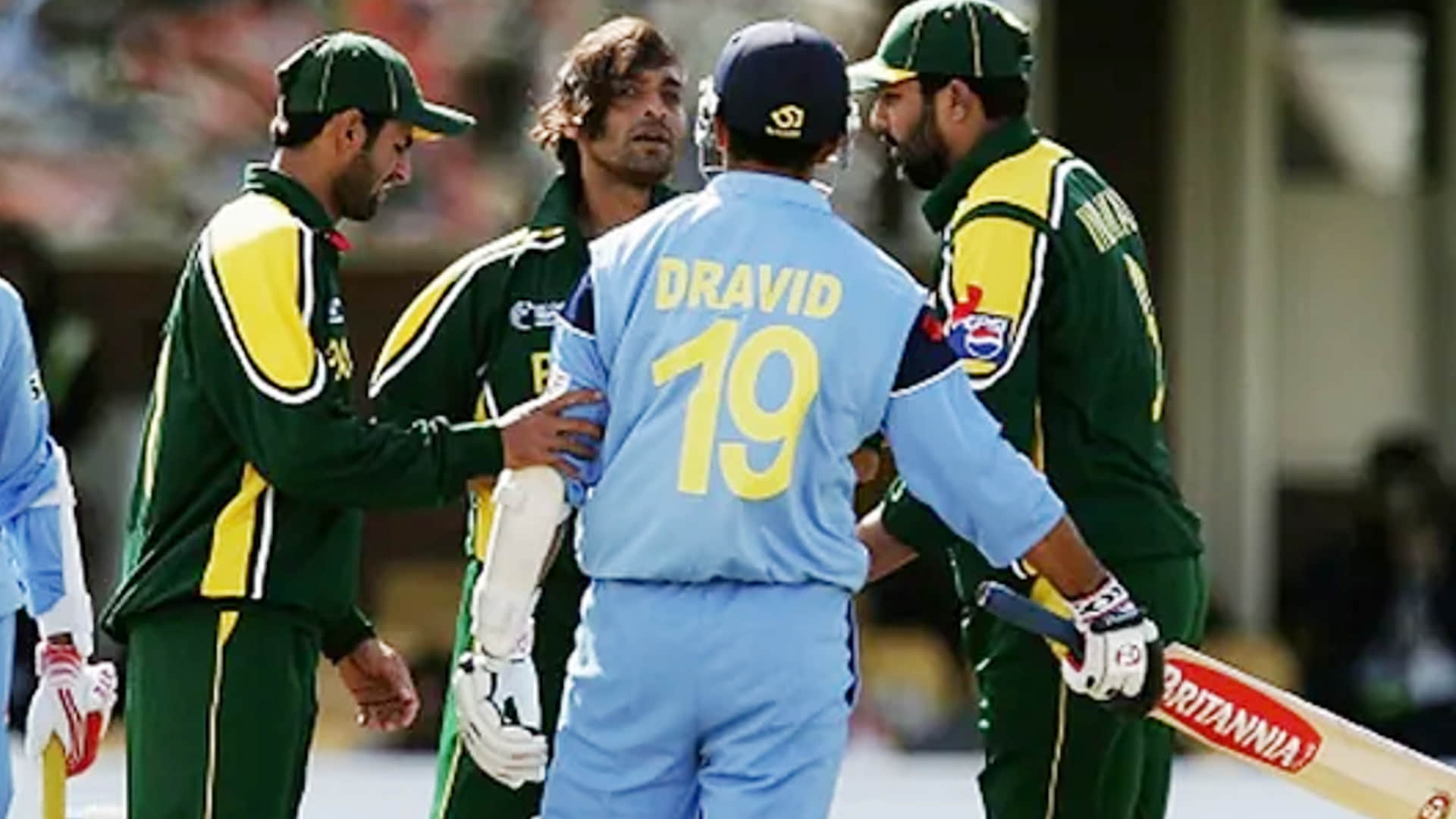 Rahul Dravid Anger Surprised Shoaib Akhtar During India-Pakistan Clash in 2004 Champions Trophy; Video
