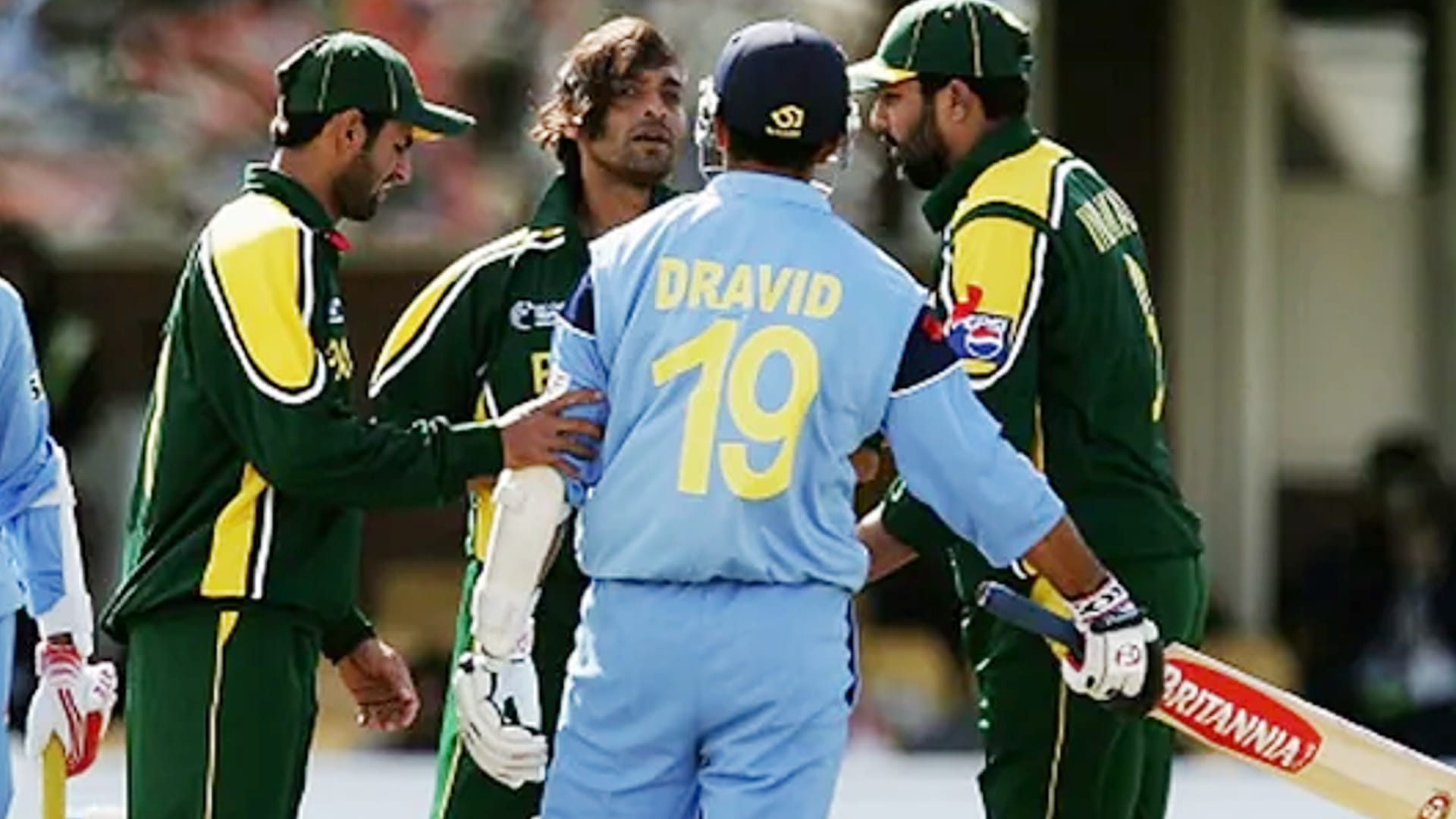 Rahul Dravid Anger Surprised Shoaib Akhtar During India-Pakistan Clash in 2004 Champions Trophy; Video