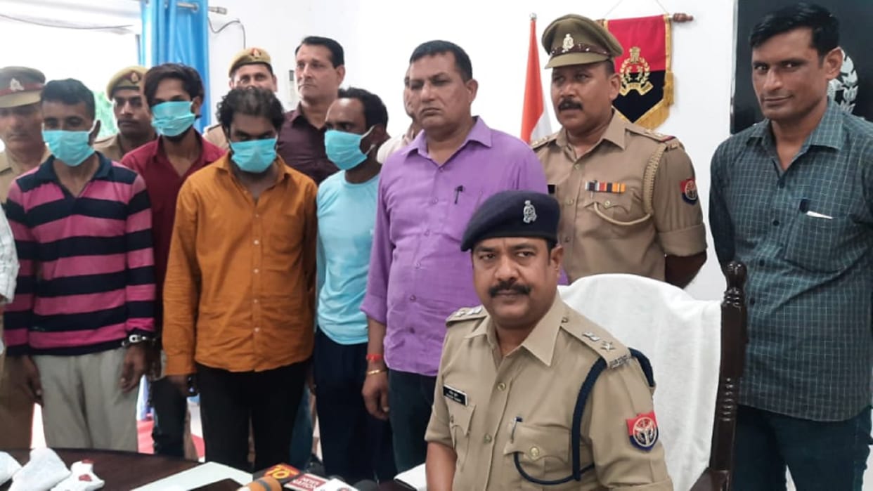 Saharanpur Police has arrested four miscreants during encounter before robbing from jewelers