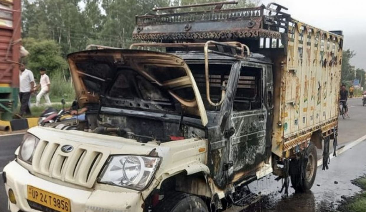 Fire in pickup on Delhi Highway in Badaun explosion in CNG kit