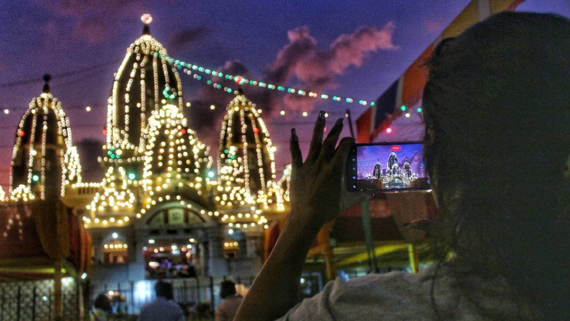 Janmashtami celebrated in huge crowd of devotees in Laxmi Narayan temple and ISKCON delhi