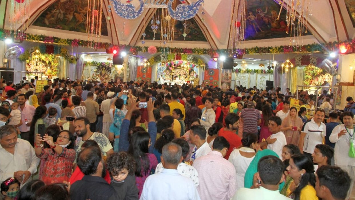 Janmashtami celebrated in huge crowd of devotees in Laxmi Narayan temple and ISKCON delhi