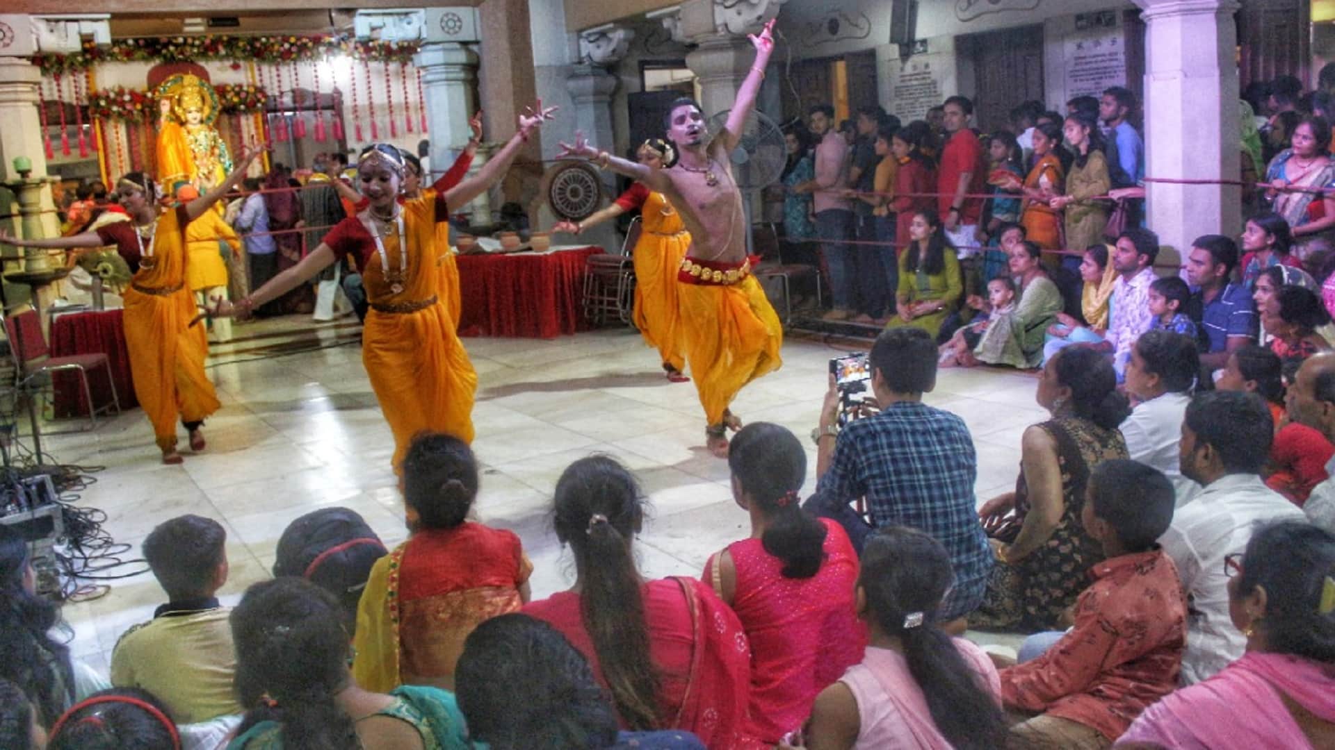 Janmashtami celebrated in huge crowd of devotees in Laxmi Narayan temple and ISKCON delhi