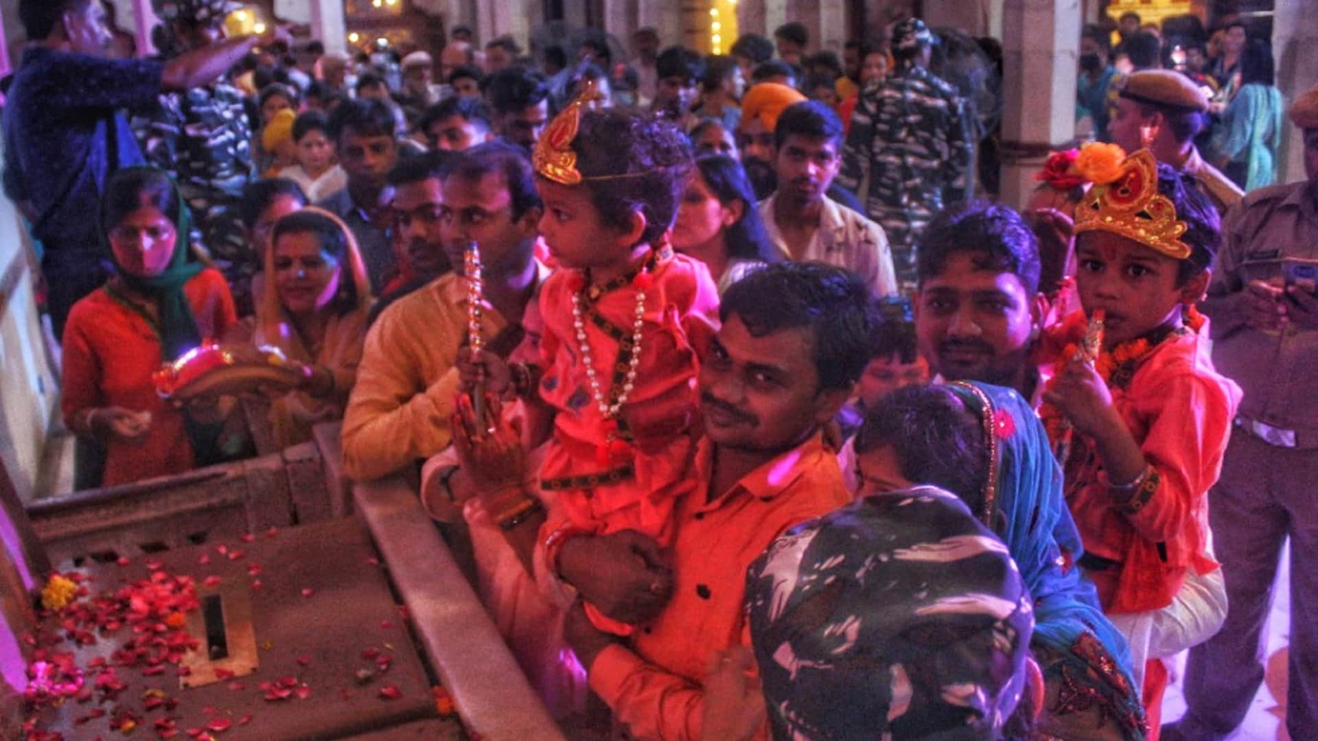Janmashtami celebrated in huge crowd of devotees in Laxmi Narayan temple and ISKCON delhi