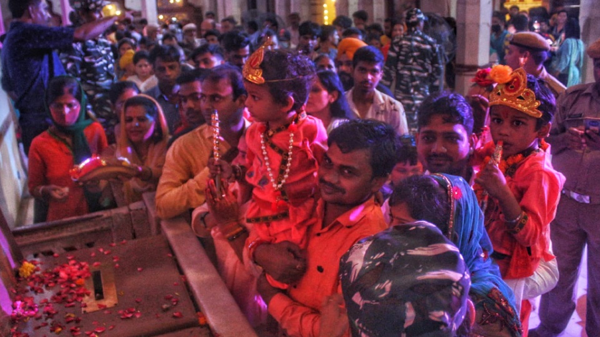 Janmashtami celebrated in huge crowd of devotees in Laxmi Narayan temple and ISKCON delhi