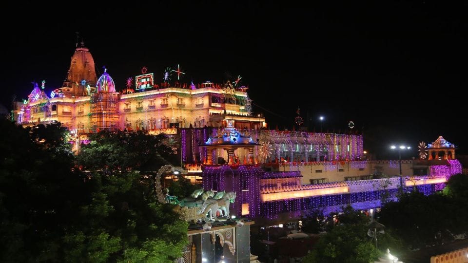 CM Yogi Adityanath worships Lord Shri Krishna on Krishna Janmashtami in Mathura