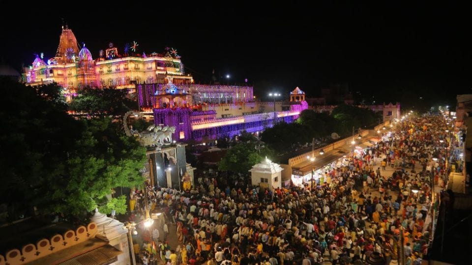 Huge crowd of devotees gathered at Shri Krishna Janmashtami Mathura on Janmashtami