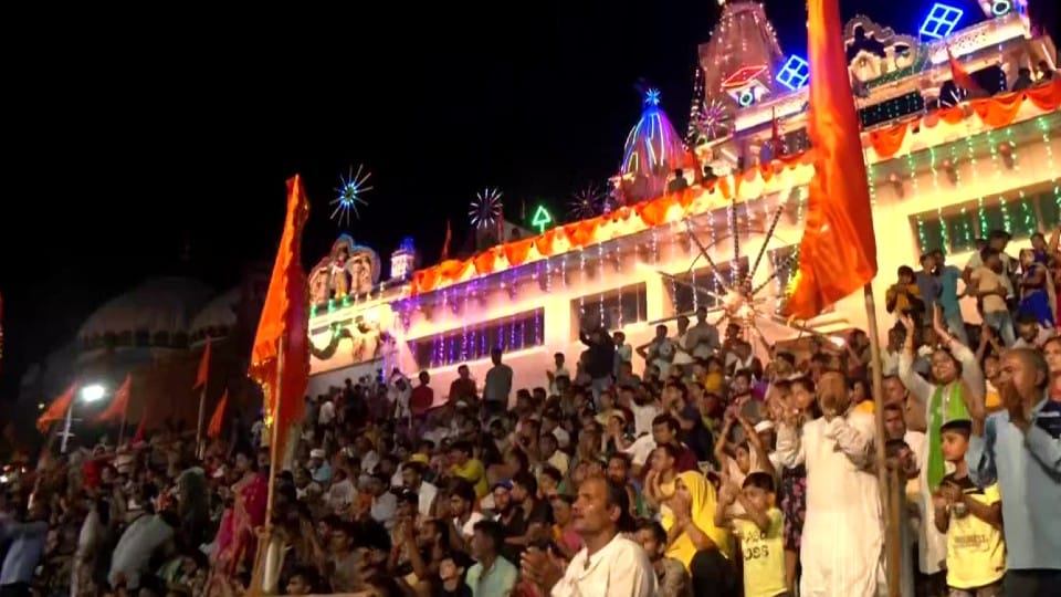 Huge crowd of devotees gathered at Shri Krishna Janmashtami Mathura on Janmashtami