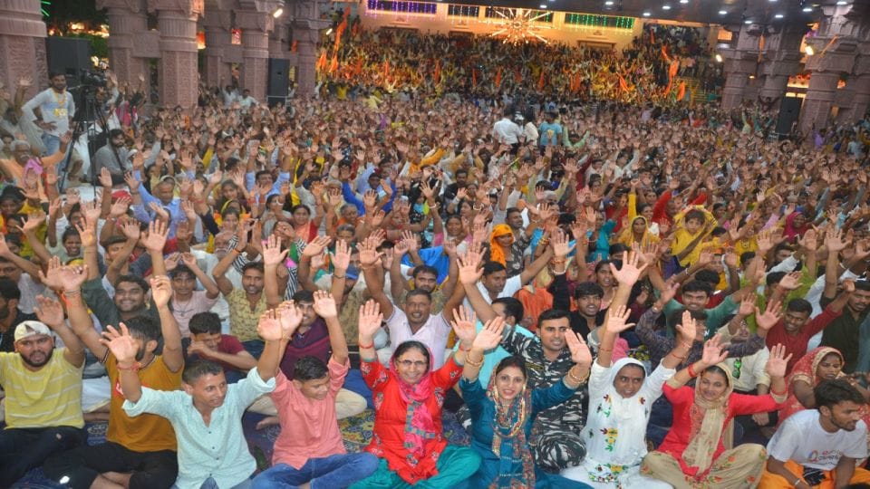 Huge crowd of devotees gathered at Shri Krishna Janmashtami Mathura on Janmashtami
