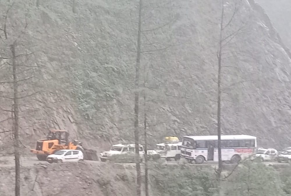 Uttarakhand weather News: Tanakpur-Pithoragarh Highway Closed due to heavy Landslide in three places