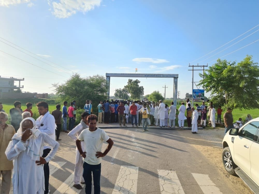 Youth injured in wall brawl succumbs to injuries, family blocks road demanding arrest of accused