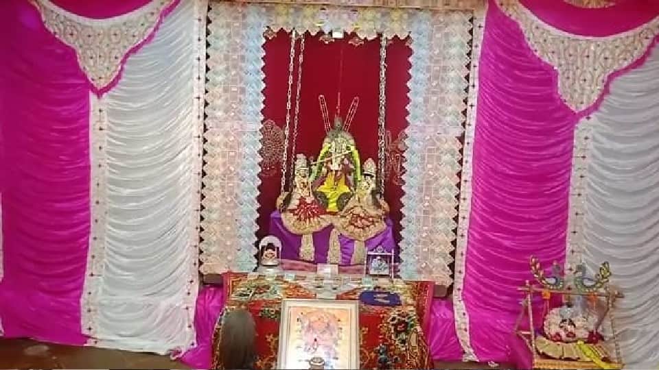 Janmashtami 2022: Shri Krishna's temple decorated with foreign currency in Shajapur